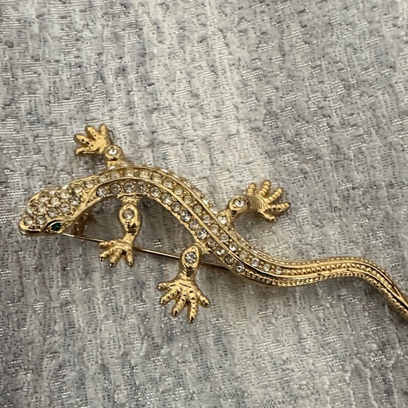 Gold Lizard Brooch with Rhinestones - Picture 4 of 6